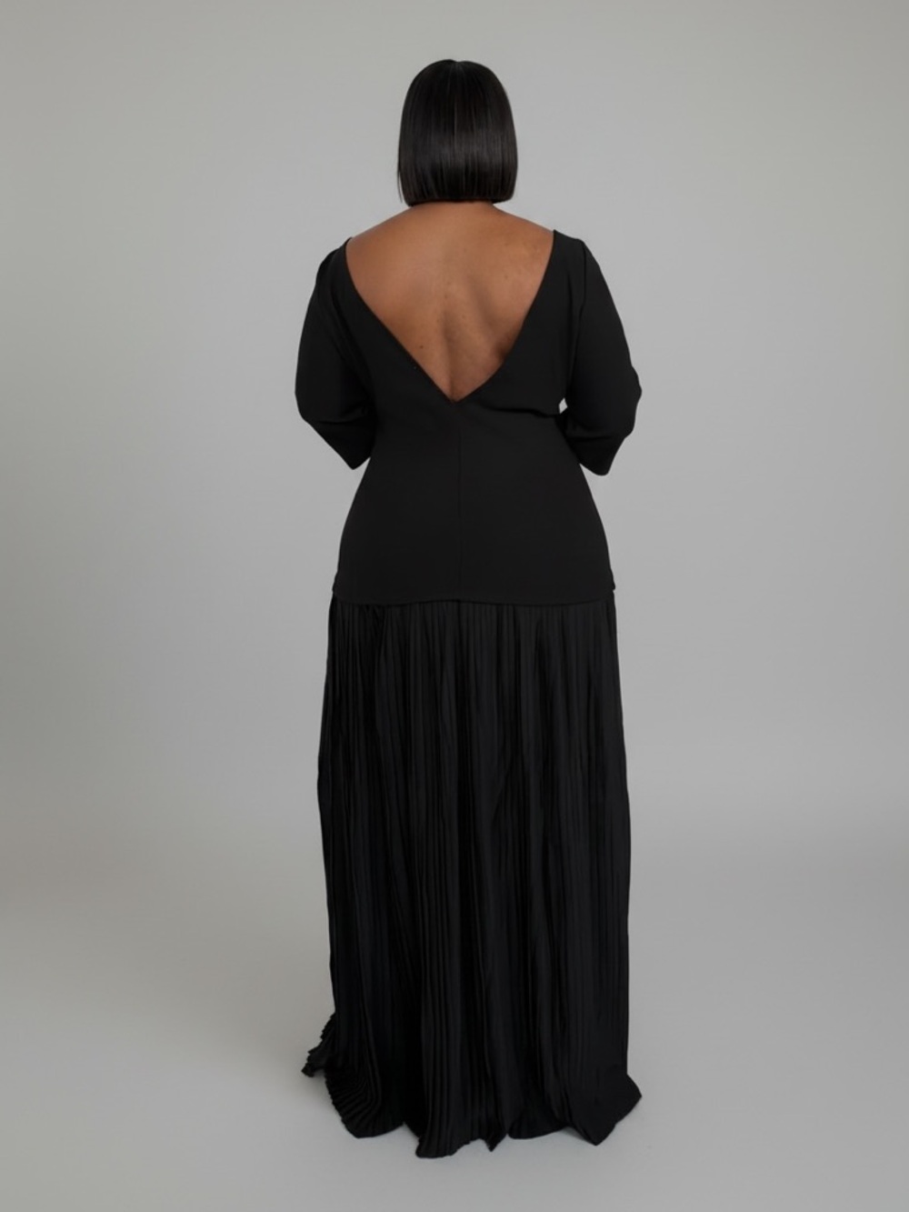 Elegant Black Pleated Maxi Dress - Picture 3 of 3
